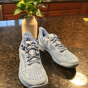 MIZUNO NEW!!! WOMENS BLUE TENNIS/PICKLEBALL 🎾Shoes